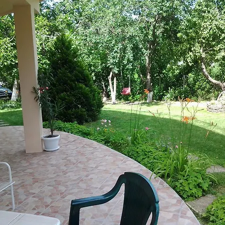 Casa de Férias Sunny Day Vacation Saints Constantine and Helena